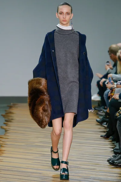 Look 12